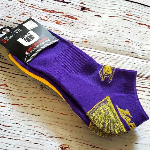🎉 HOST PICK 🎉🆕️ NBA LAKERS MEN'S NO SHOW SOCKS (3 PAIRS) 🏀 - Picture 1 of 7